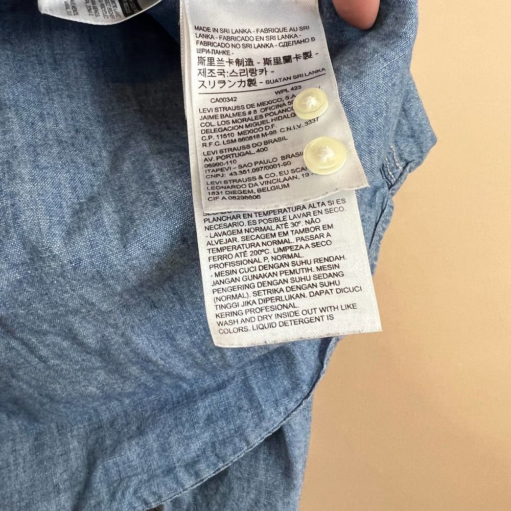 Levis Chambray Denim Button Up Medium - image 3